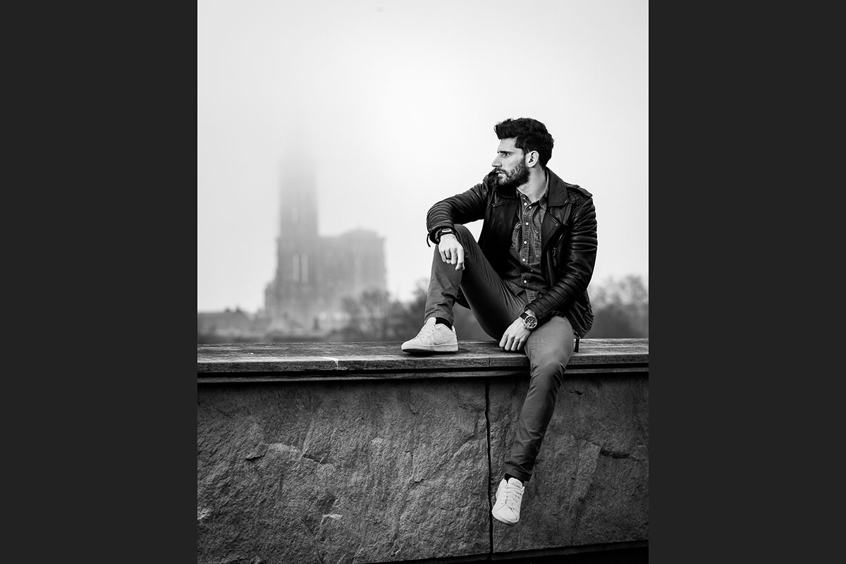 portrait homme en extérieur, en noir et blanc - forfait séance solo peRCeption l'atelier photo Renaud Couderc Strasbourg Alsace